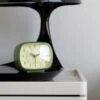 KIKKERLAND Retro Alarm Clock + Green 1 KIKKERLAND Retro Alarm Clock + Green -Kikkerland AC08 G EU RetroAlarmClock Act.PG