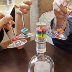 KIKKERLAND Rainbow Wine Rings + Stopper -Kikkerland BA91 Action
