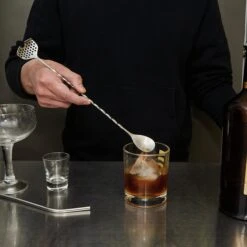 KIKKERLAND Spoon Strainer -Kikkerland BA99 STRAINERSPOON Action 1