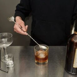 KIKKERLAND Spoon Strainer -Kikkerland BA99 STRAINERSPOON Action 2