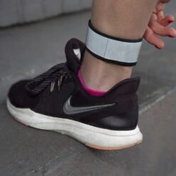 KIKKERLAND Bike Reflective Elastic Strap -Kikkerland BB58 bikereflectorstrap action 2