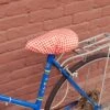 KIKKERLAND Gingham Bike Seat Cover -Kikkerland BB64