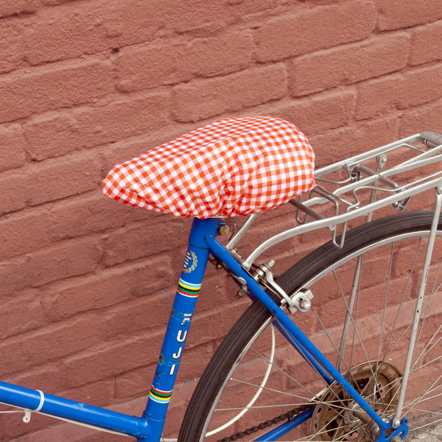 KIKKERLAND Gingham Bike Seat Cover 3 KIKKERLAND Gingham Bike Seat Cover