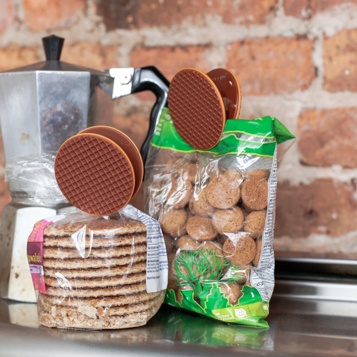 KIKKERLAND Stroopwafel Bag Clip Set Of 4 4 KIKKERLAND Stroopwafel Bag Clip Set Of 4 - Image 2