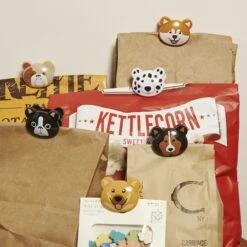 KIKKERLAND Doggie Bag Clips -Kikkerland BC43 A Action 1