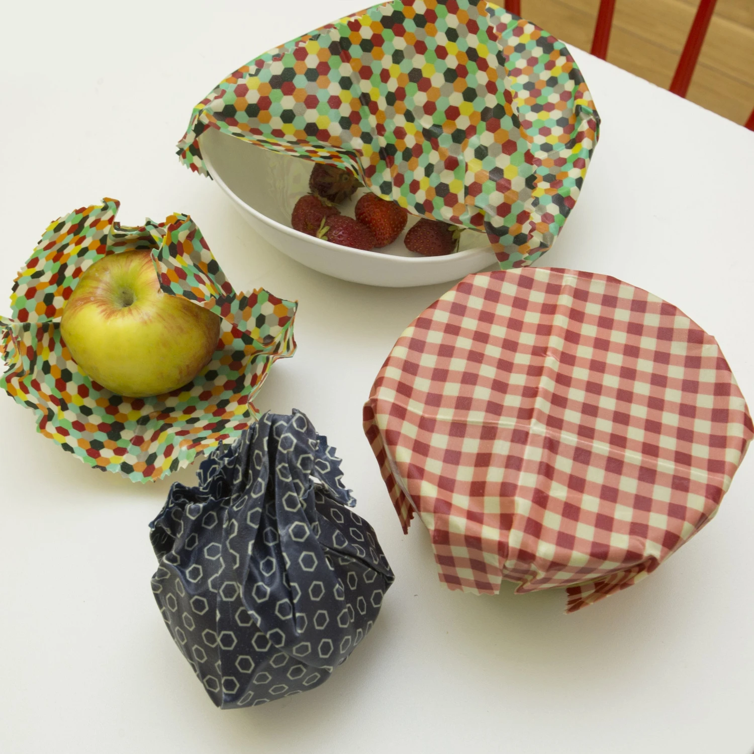 KIKKERLAND Reusable Beeswax Wraps Gingham 5 KIKKERLAND Reusable Beeswax Wraps Gingham - Image 3