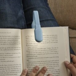 KIKKERLAND Rechargeable Clip Book Light Blue 11 KIKKERLAND Rechargeable Clip Book Light Blue -Kikkerland BL13 BL EU Action