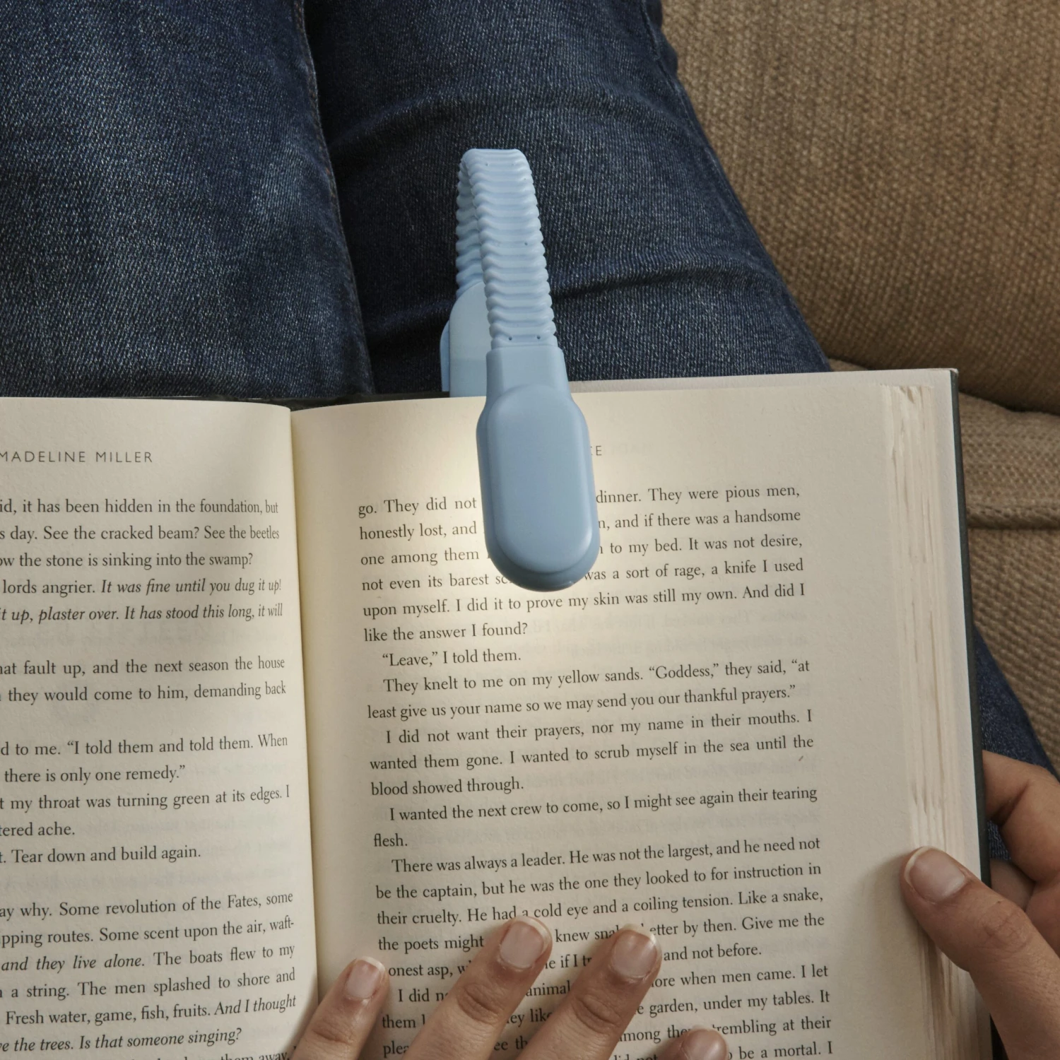 KIKKERLAND Rechargeable Clip Book Light Blue 7 KIKKERLAND Rechargeable Clip Book Light Blue - Image 5