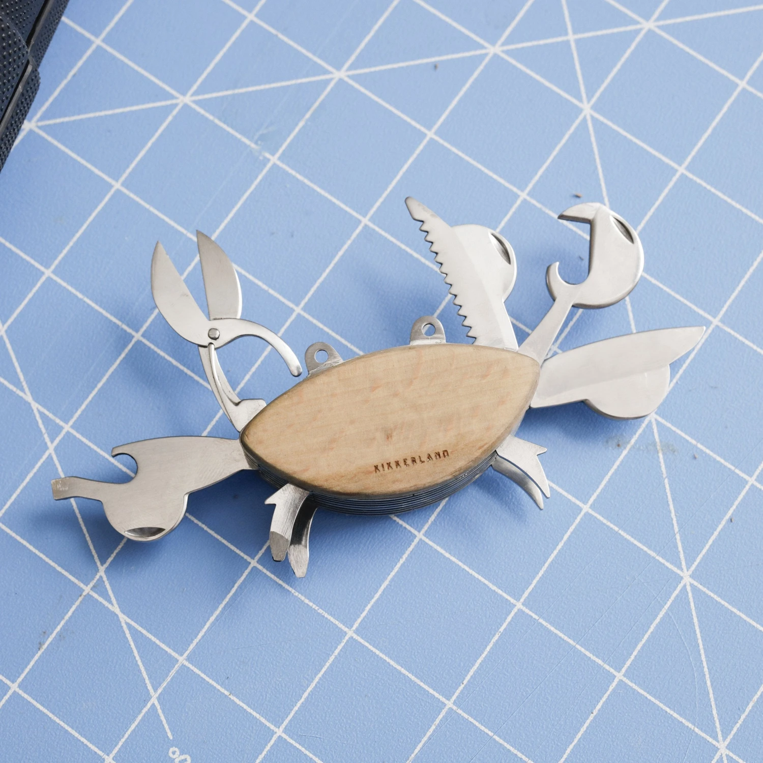 KIKKERLAND Multi Tool In A Crab Design - Mini Scissor - Bottle Opener - Rope 5 KIKKERLAND Multi Tool In A Crab Design - Mini Scissor - Bottle Opener - Rope - Image 3