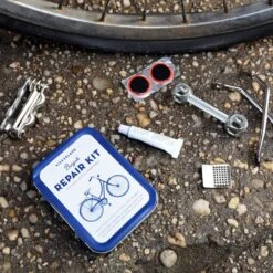 KIKKERLAND Bike Repair Kit Tin 8 KIKKERLAND Bike Repair Kit Tin -Kikkerland CD119 BicycleRepair Action uz 3Q6A2688