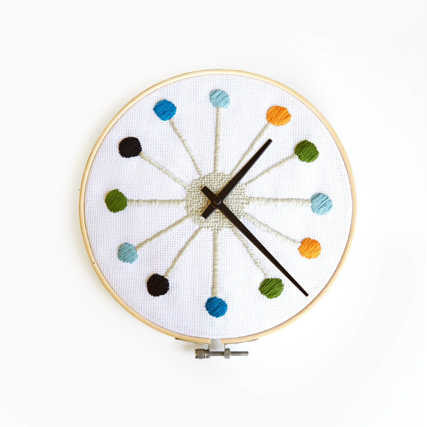 KIKKERLAND Cross Stitch Clock 4 KIKKERLAND Cross Stitch Clock - Image 2