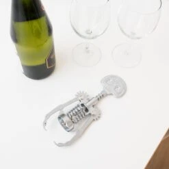 KIKKERLAND Skull Corkscrew 9 KIKKERLAND Skull Corkscrew -Kikkerland CS14 Skull Corkscrew KL 2016 0618 Action 4