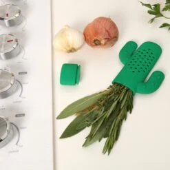 KIKKERLAND Cactus Herb Infuser 8 KIKKERLAND Cactus Herb Infuser -Kikkerland CU231 CACTUSHERB INFUSER ACTION L 0018