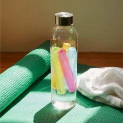 KIKKERLAND 8 Reusable Ice Sticks 6 KIKKERLAND 8 Reusable Ice Sticks -Kikkerland CU275 8 REUSABLE ICE STICKS Action3