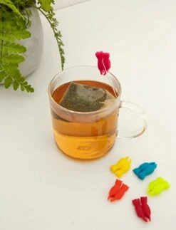 KIKKERLAND RAINBOW CAT DRINK MARKERS S/8 -Kikkerland CU296 CATDRINKMARKERSS8 ACTION3