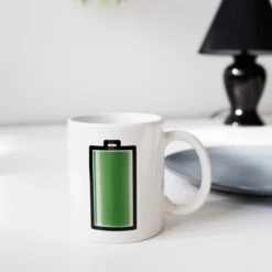 KIKKERLAND Morph Coffee Mug Battery -Kikkerland CU41 Morph Coffee Mug Battery KL 2016 1278 Action 3
