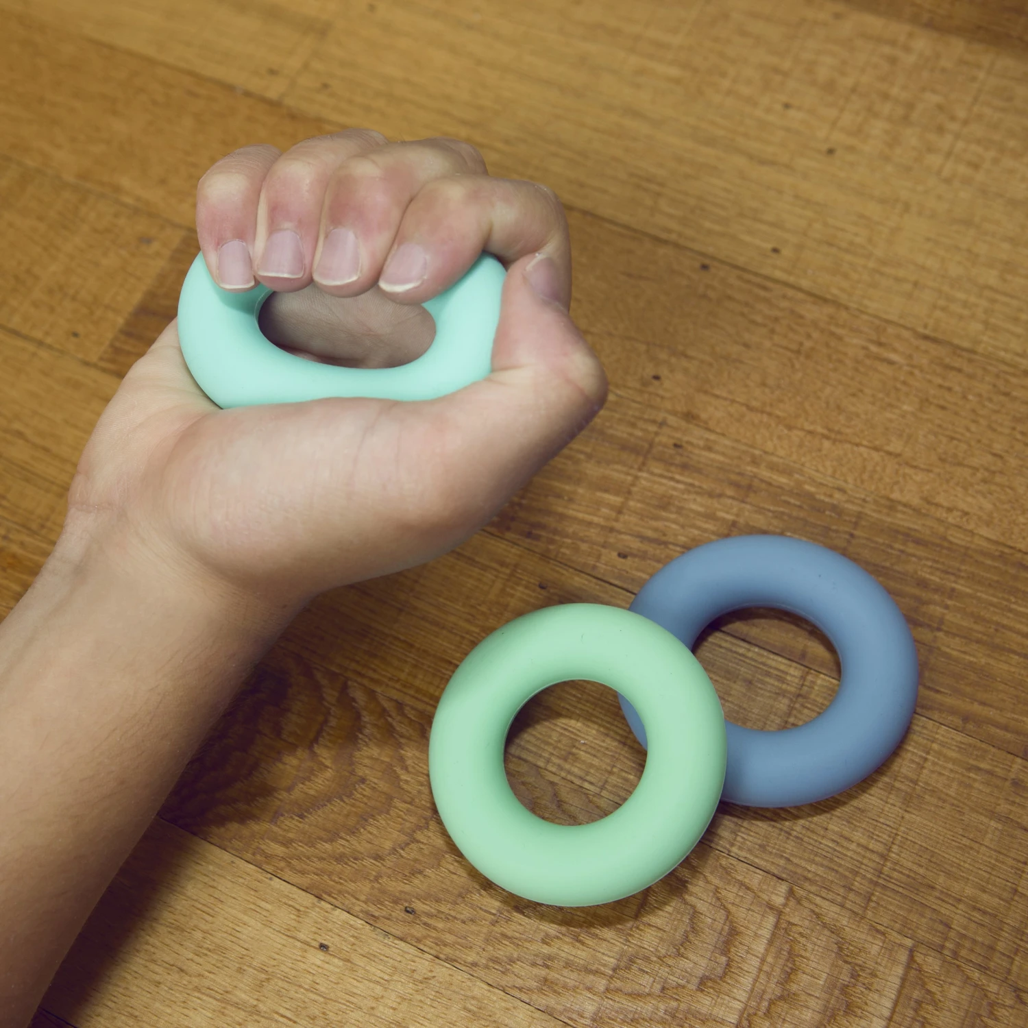 KIKKERLAND Hand Fidget Strengtheners S/3 4 KIKKERLAND Hand Fidget Strengtheners S/3 - Image 2