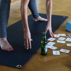 KIKKERLAND Beer Yoga -Kikkerland GG182 IMG2