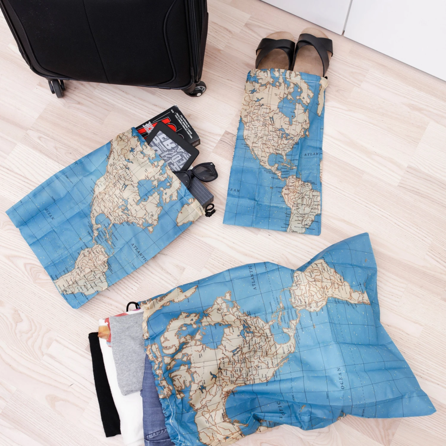 KIKKERLAND Travel Map Laundry Bags 3 KIKKERLAND Travel Map Laundry Bags