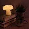 KIKKERLAND Large Mushroom Light -Kikkerland LT25 L Action1