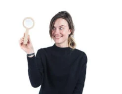 KIKKERLAND Wood Magnifier -Kikkerland MG58 520x400 853ced98 1eec 4870 ba57 89b9d01bb3f8