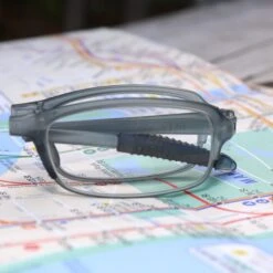 KIKKERLAND Folding Readers In Zipper Case -Kikkerland MG75 FOLDINGREADER GLASSESCASE ACTION 3Q6A2467