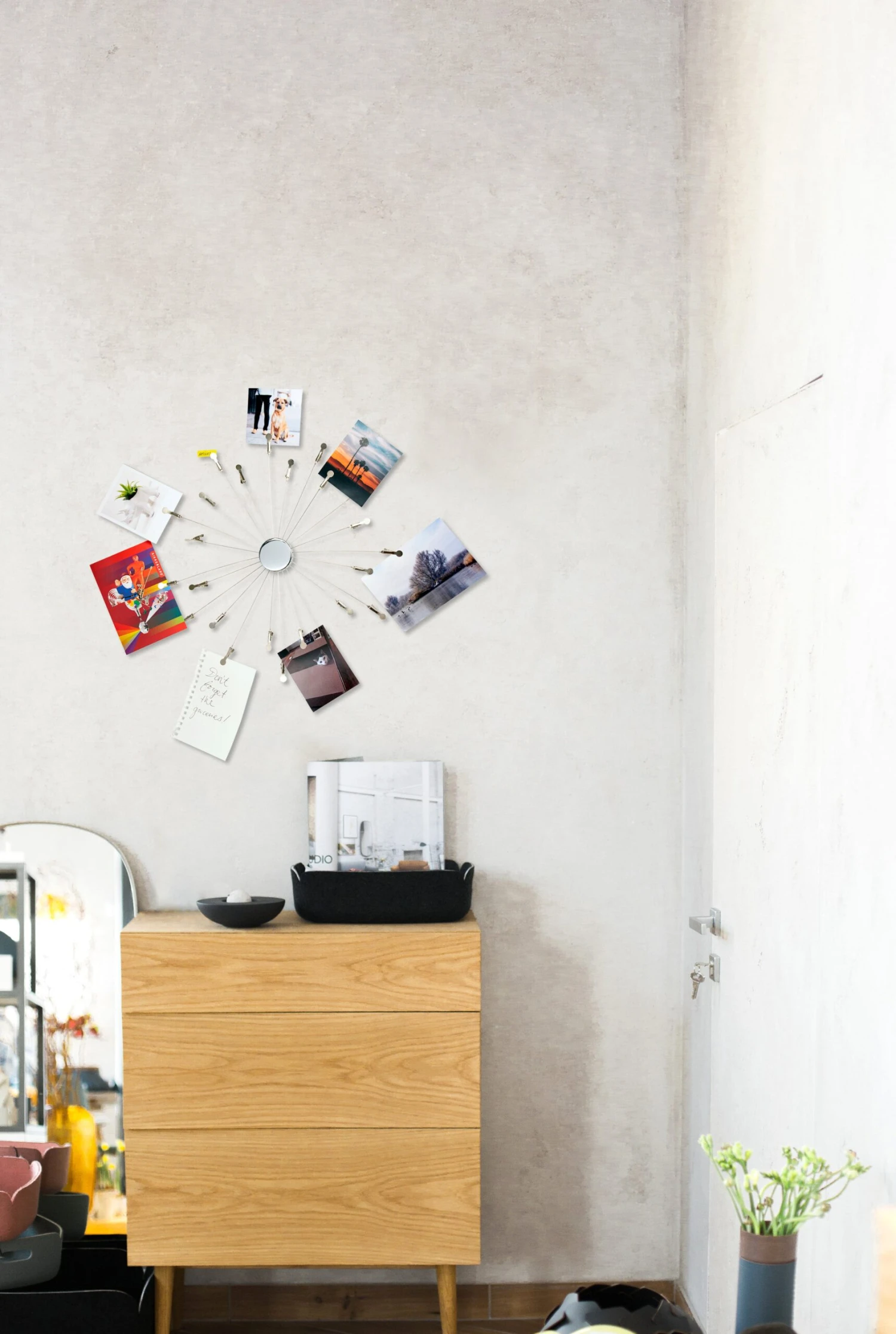 KIKKERLAND Sunburst Photo/Memo Holder 5 KIKKERLAND Sunburst Photo/Memo Holder - Image 3