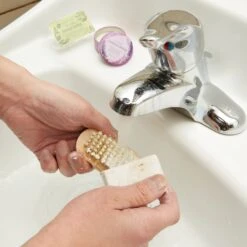 KIKKERLAND Gardener's Hand Care Set 7 KIKKERLAND Gardener's Hand Care Set -Kikkerland MN89 GARDENERSHANDCARESET Action