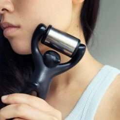 KIKKERLAND Cat Face Roller -Kikkerland MN91 Action