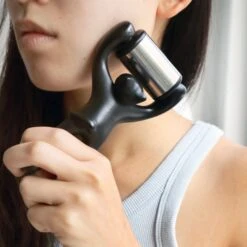 KIKKERLAND Cat Face Roller -Kikkerland MN91 Action1