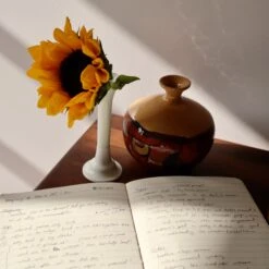 KIKKERLAND Vase Desk Pen -Kikkerland ST126 Action4