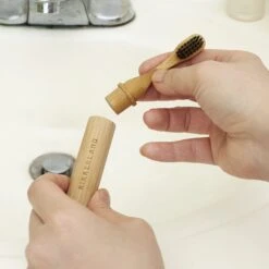 KIKKERLAND On-the-Go Bamboo Toothbrush -Kikkerland TB15 ACTION1