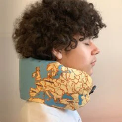 KIKKERLAND Inflatable Map Neck Pillow