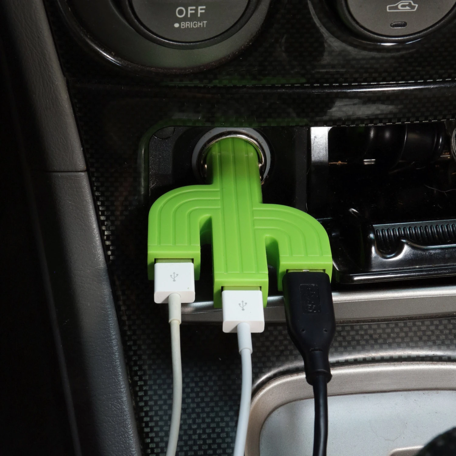 KIKKERLAND Cactus Car Charger 3 KIKKERLAND Cactus Car Charger - Image 2