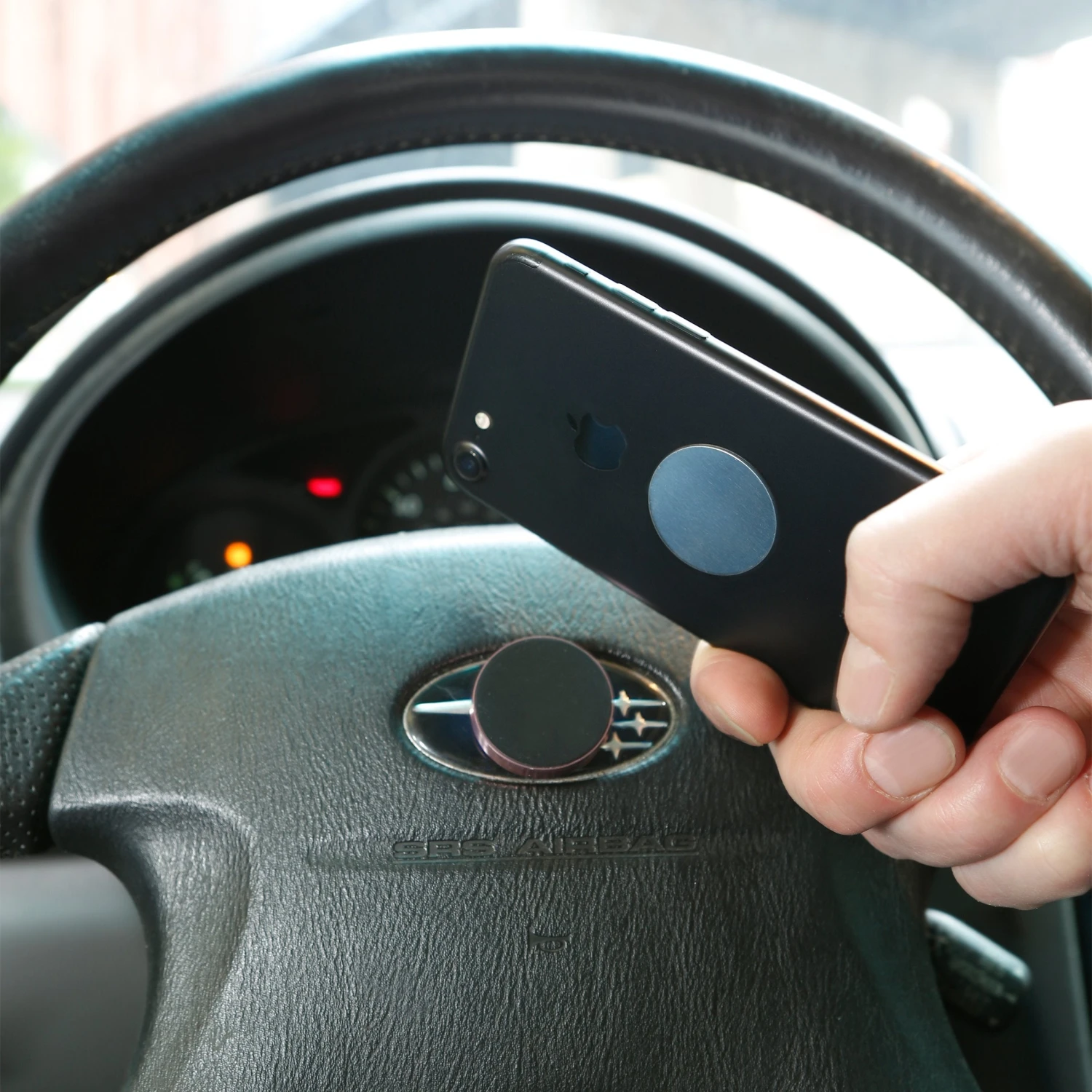 KIKKERLAND Magnetic Phone Mount 3 KIKKERLAND Magnetic Phone Mount