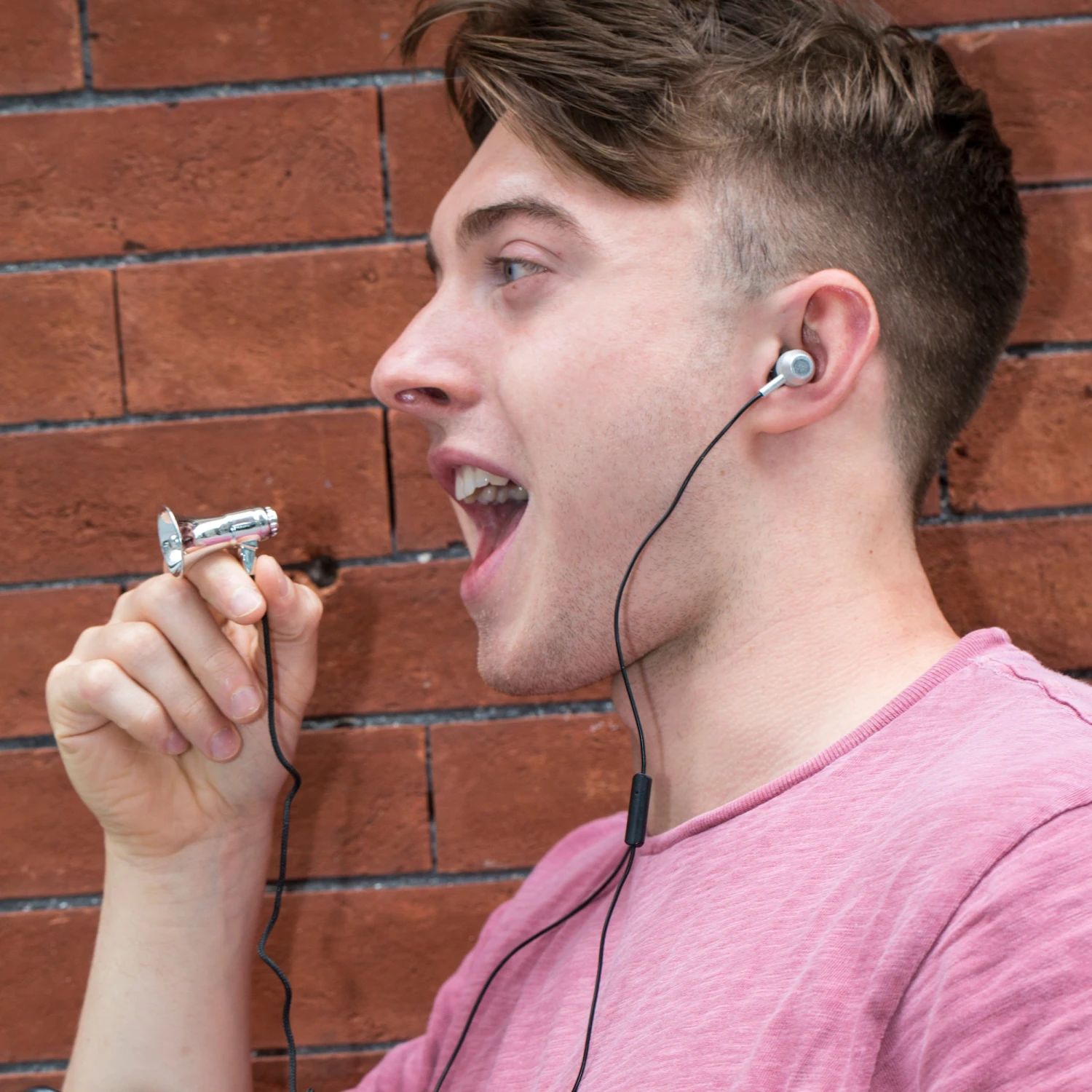 KIKKERLAND Megaphone Voice Changer 4 KIKKERLAND Megaphone Voice Changer - Image 2