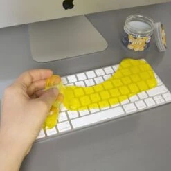 KIKKERLAND Cleaning Putty -Kikkerland US208 ACTION 1