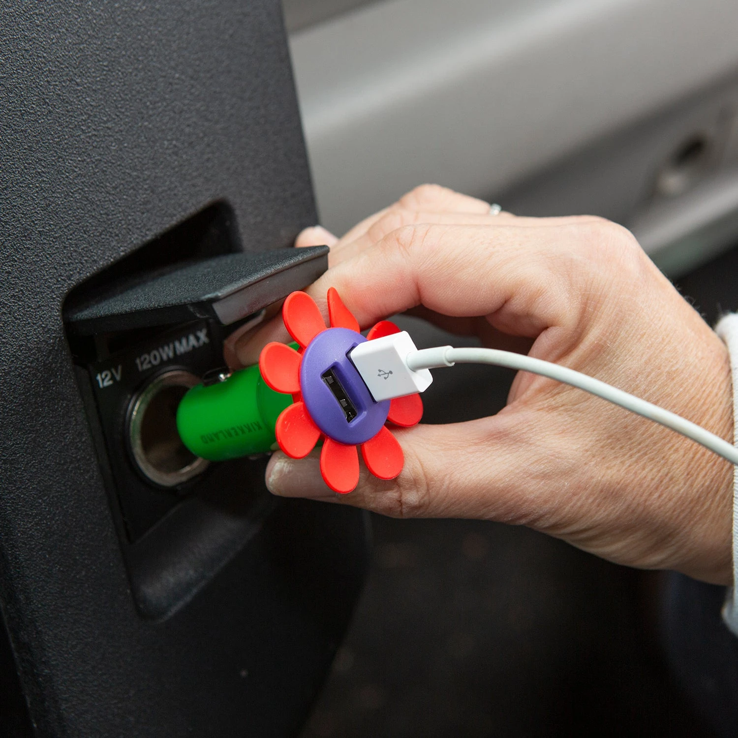 KIKKERLAND Flower Car Charger 3 KIKKERLAND Flower Car Charger
