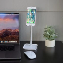 KIKKERLAND The Perfect Phone Stand - White 7 KIKKERLAND The Perfect Phone Stand - White -Kikkerland US216 WH 2 f4cfcb14 a479 43cd be89 dbe161d41137
