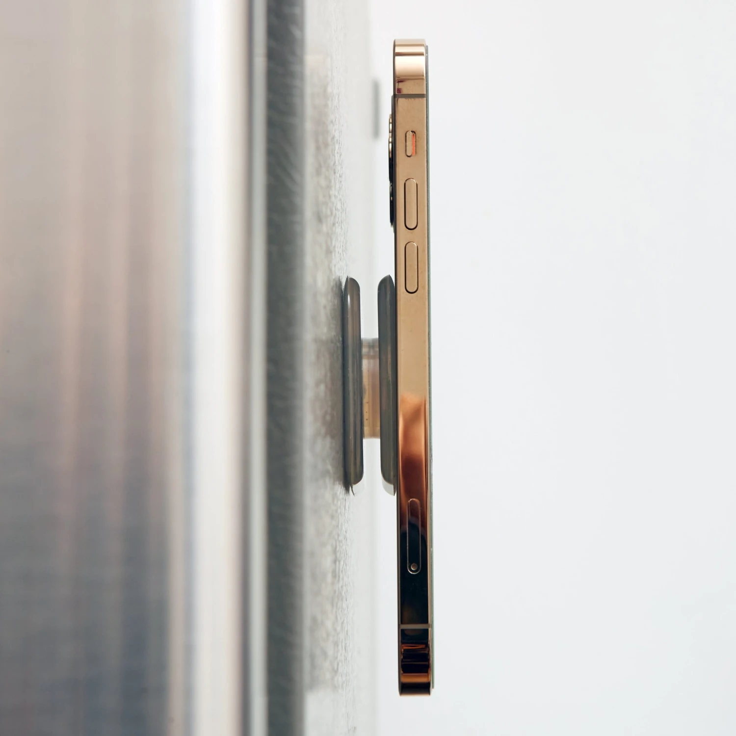 KIKKERLAND Nano Tape Phone Holder 5 KIKKERLAND Nano Tape Phone Holder - Image 3