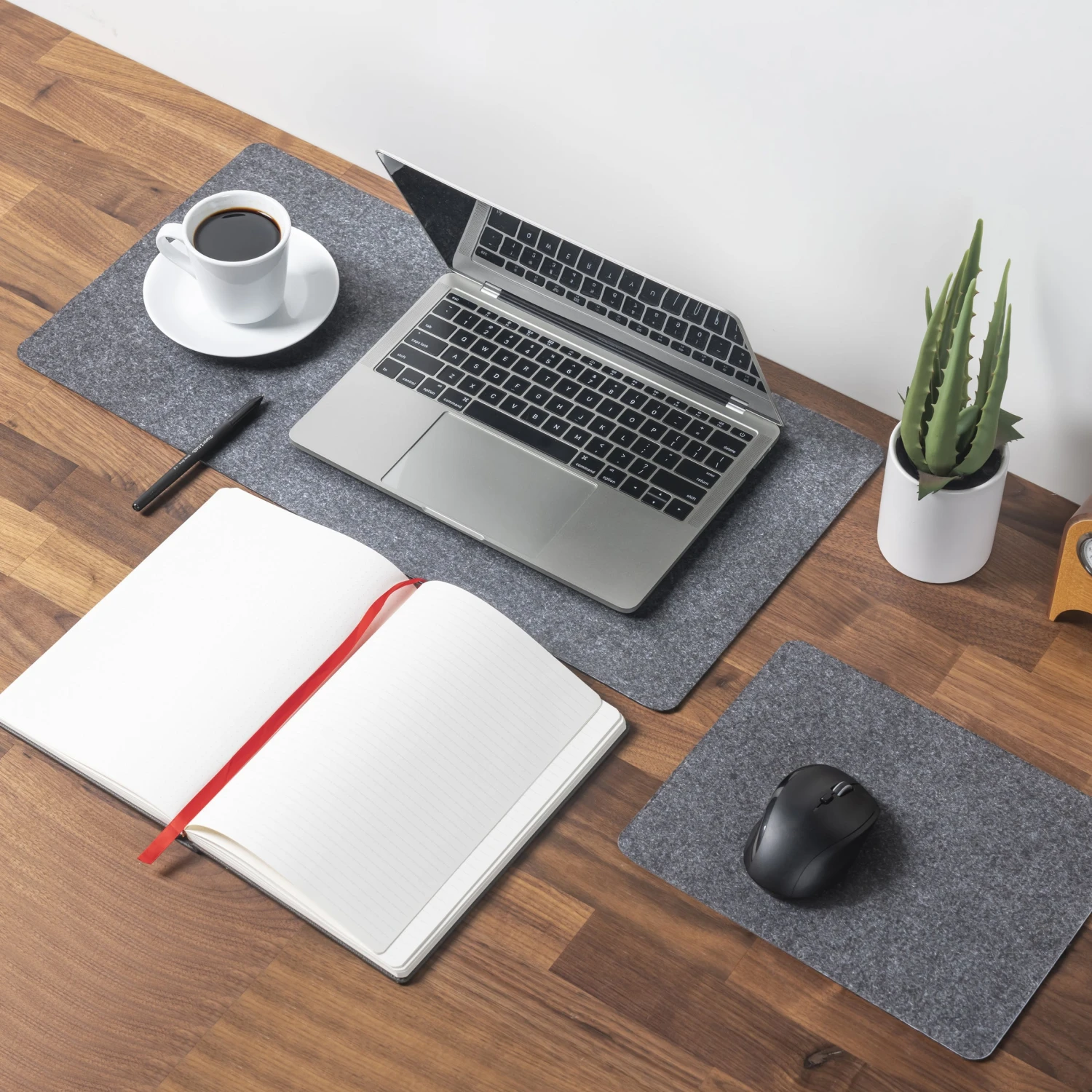 KIKKERLAND Felt Desk Pad 3 KIKKERLAND Felt Desk Pad