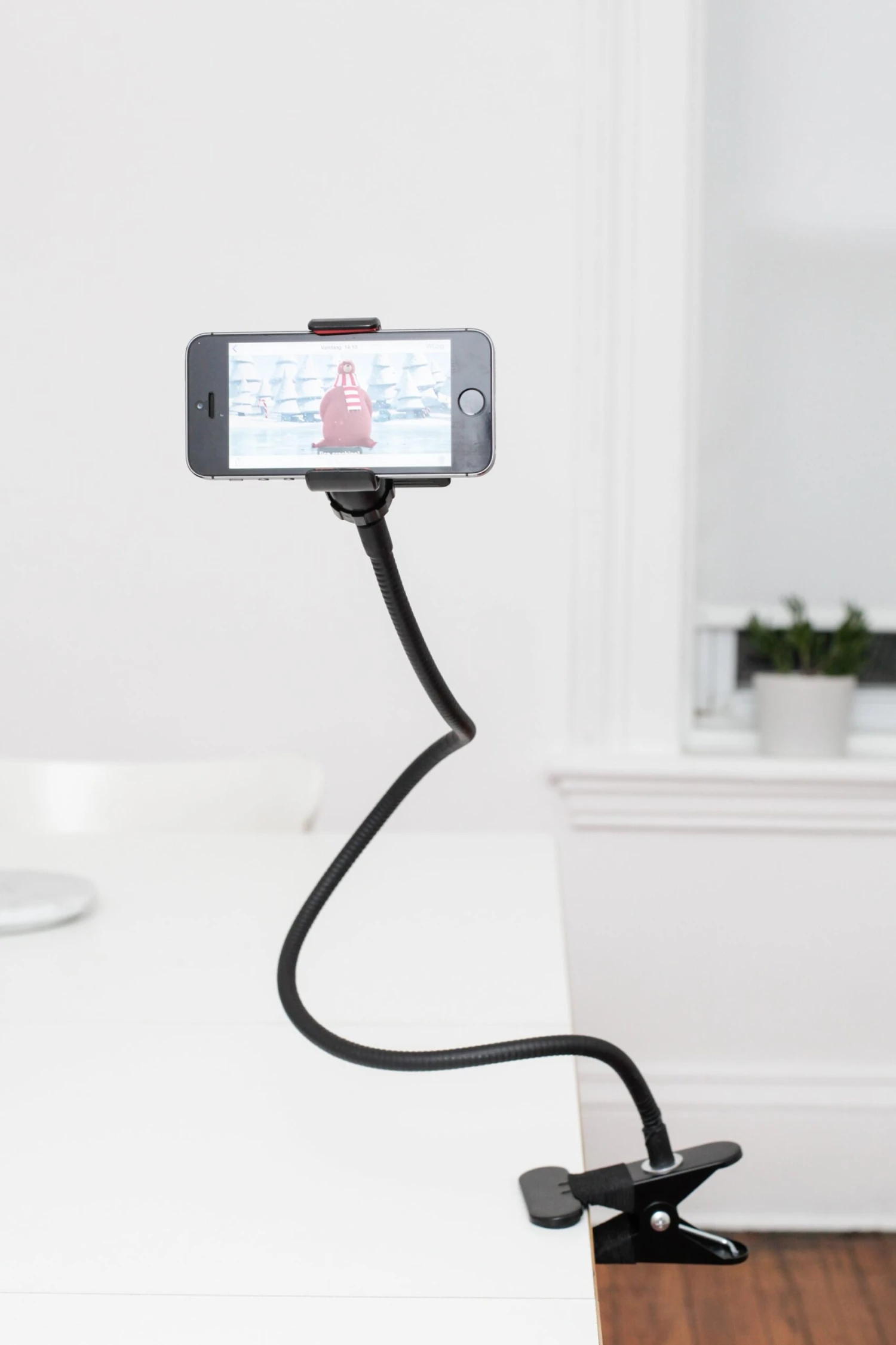 KIKKERLAND Flexible Phone Holder 4 KIKKERLAND Flexible Phone Holder - Image 2